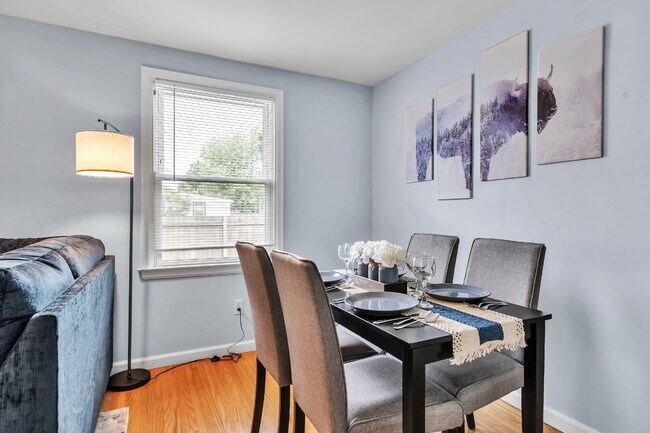 Foto del edificio - Furnished 4-Bedroom Single-Family Home in Cheektowaga