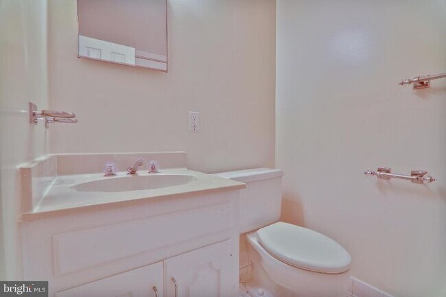 Foto del edificio - 3926 Georgetown Ct NW