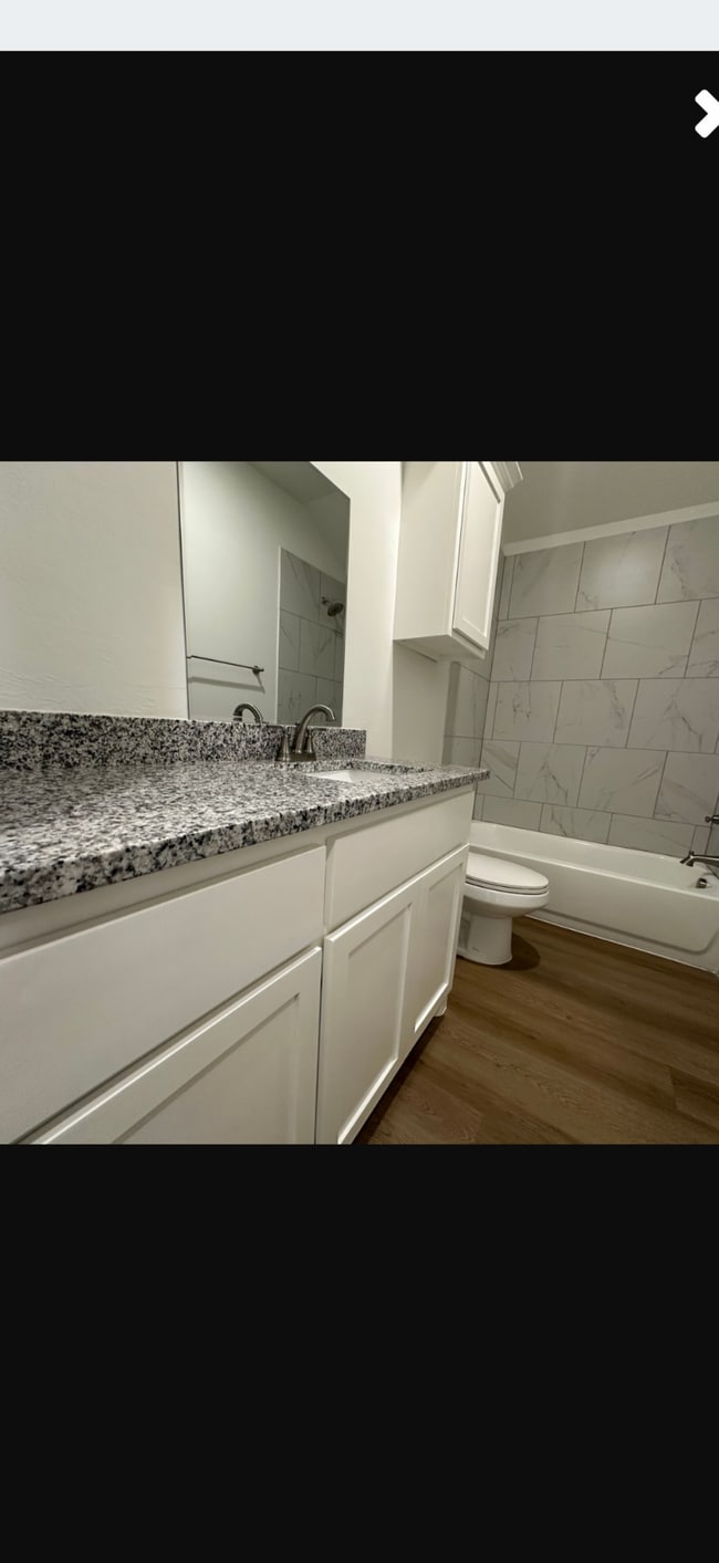 Building Photo - 11518 University Dr