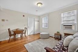 Foto del edificio - 241 Hurley St