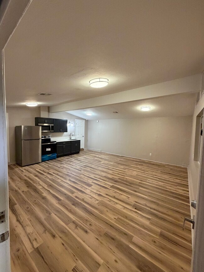 Foto del edificio - 8147 Tunney Ave