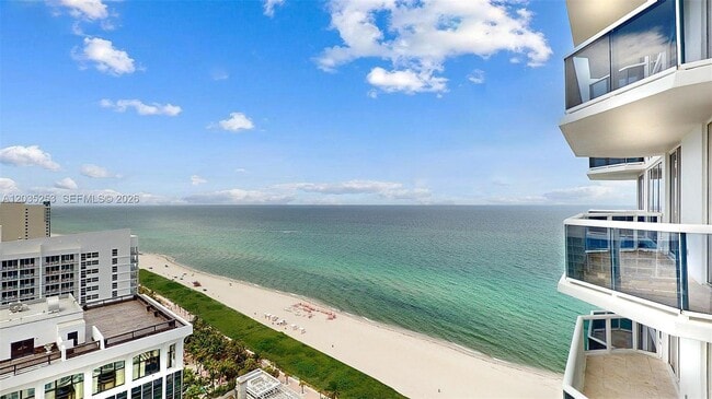 Foto del edificio - 4779 Collins Ave