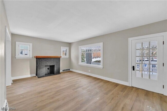 Foto del edificio - 3522 E 154th St