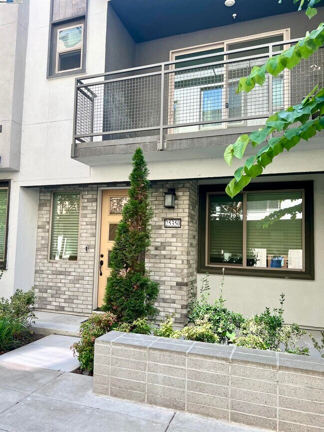Foto del edificio - 25350 Parklane Dr