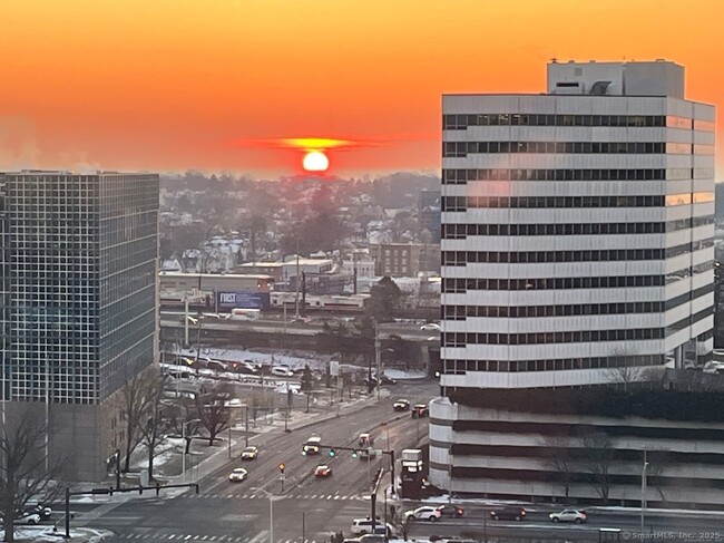Foto del edificio - 127 Greyrock Pl