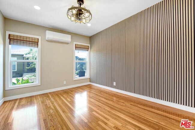 Foto del edificio - 1332 Ocean Park Blvd