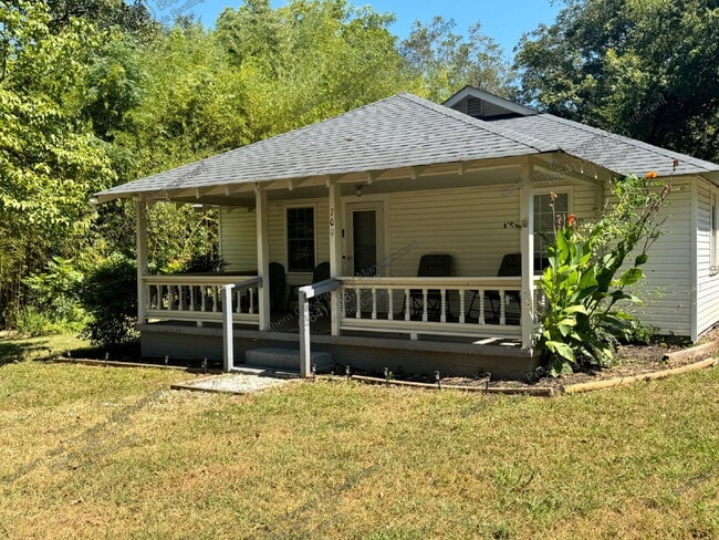 Photo - 709 Friendship Road House