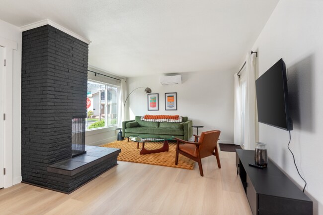 Building Photo - 5134 NE 22nd Ave