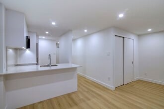 Building Photo - 2285 Rue St Mathieu