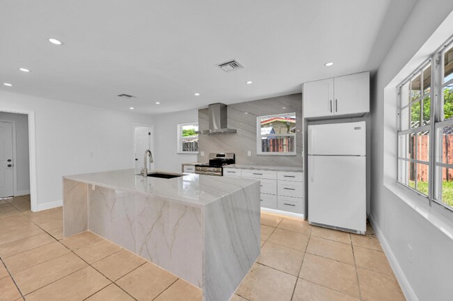 Foto del edificio - 5270 NE 18th Ave