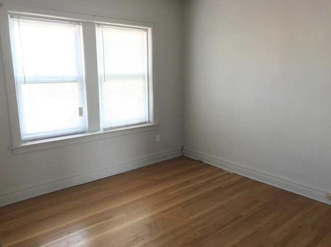 Building Photo - 3080 N Elston Ave