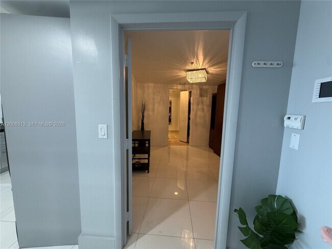 Foto del edificio - 18201 Collins Ave