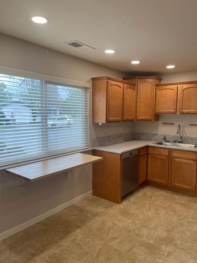 Building Photo - Remodeled home in Starview Neighborhood