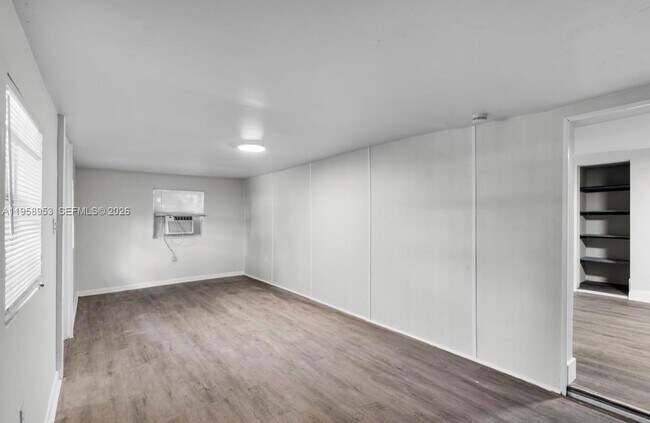 Foto del edificio - 914 NW 80th St