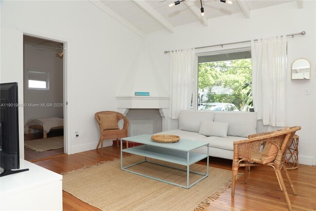 Foto del edificio - 460 NE 76th St