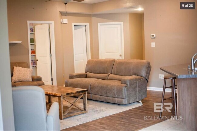 Foto del edificio - 14611 Silveroaks Loop