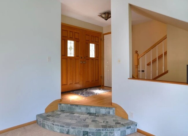 Building Photo - Gorgeous Home with a View!