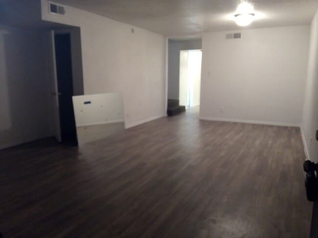 Foto del edificio - 2 bed/ 1.5 bath townhome