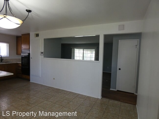 Building Photo - 3 br, 2 bath House - 13438 Reis St