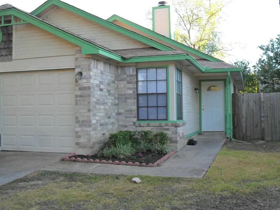 Foto principal - 1905 Golden Pheasant Dr