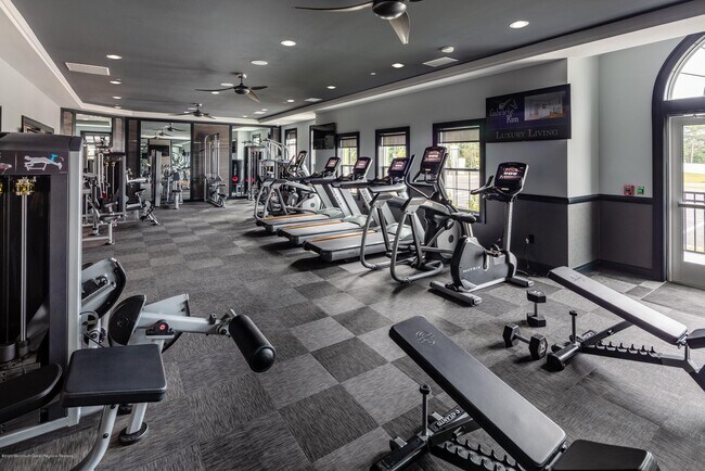Building Photo - 2507 Stallion Cir E