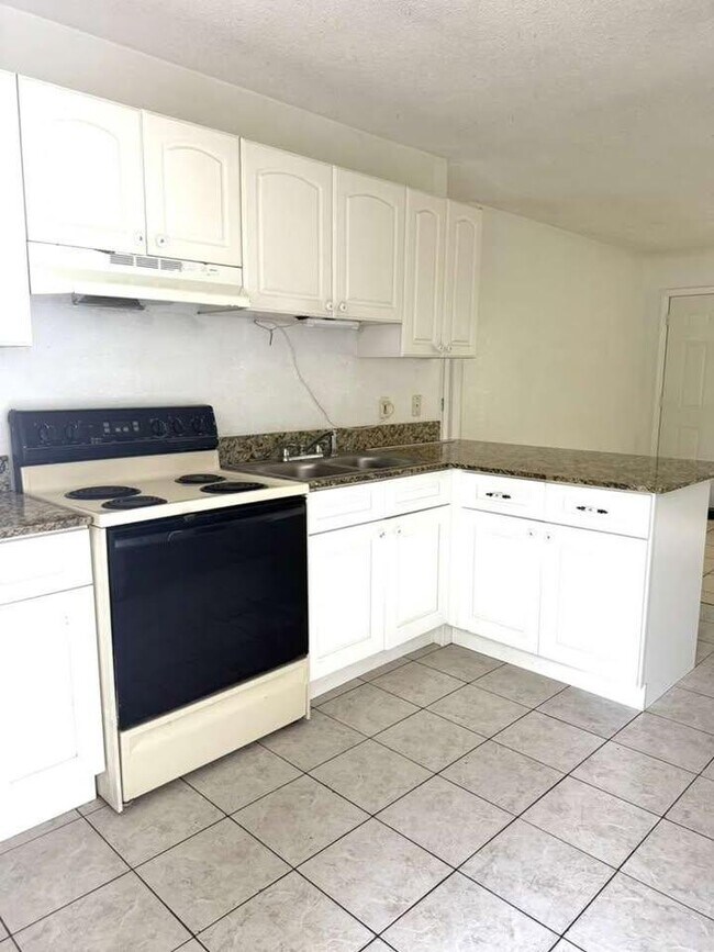 Foto del edificio - 421 NE 26th Ct