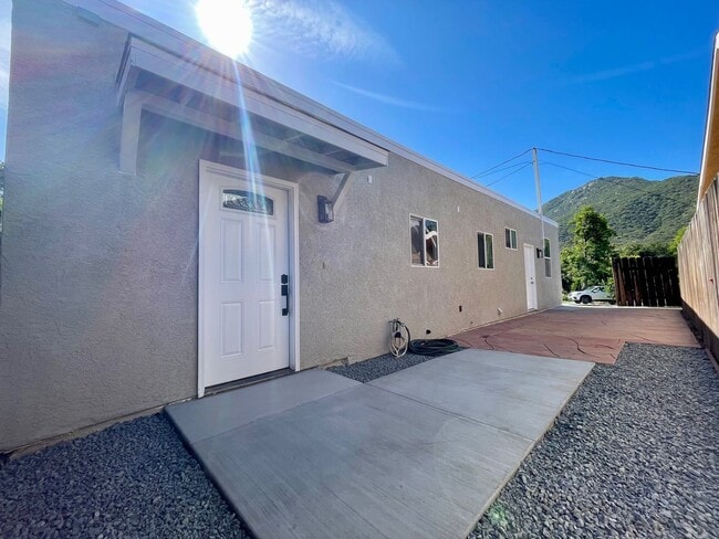 Foto del edificio - Gorgeous 2 Bedroom 1 Bathroom ADU in El Ca...