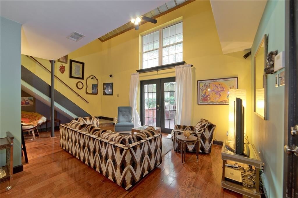 Primary Photo - 3103 Wycliff Ave