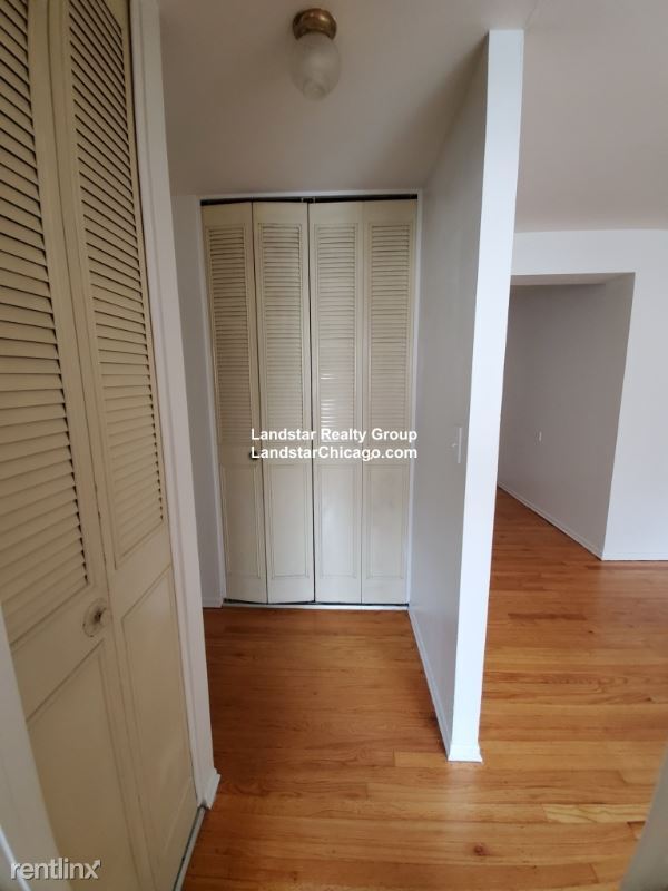 Foto del edificio - 1 br, 1 bath Apartment - 5949 N Kenmore Ave