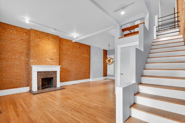 Building Photo - Architecturally Stunning Curtis Park Townhome With Historic Charm