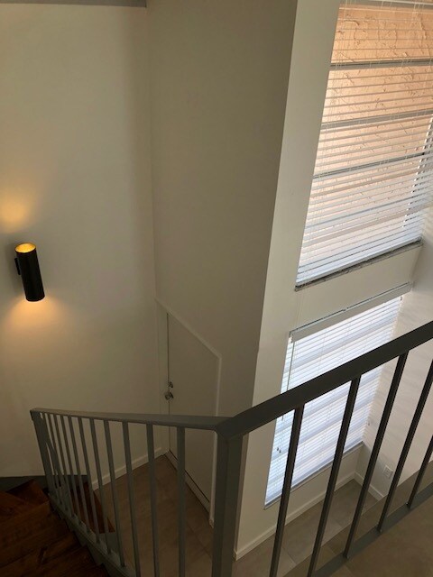 Foto del edificio - 449 Swallow Dr