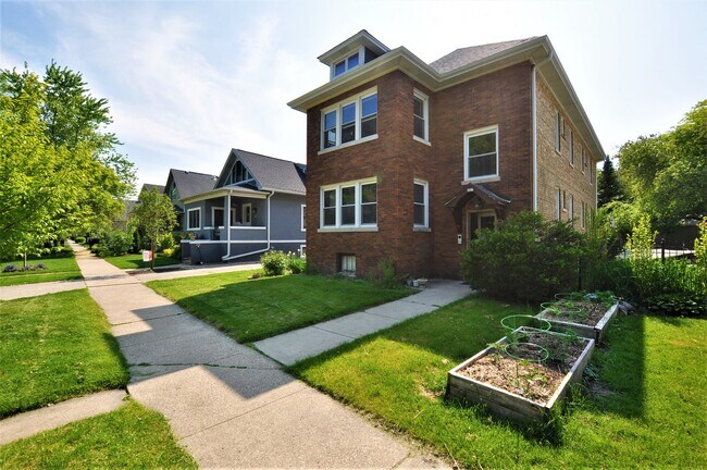 Building Photo - 1512 Florence Ave