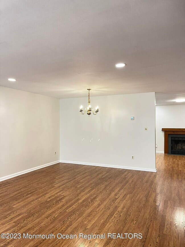 Building Photo - 240 Teasdale Pl