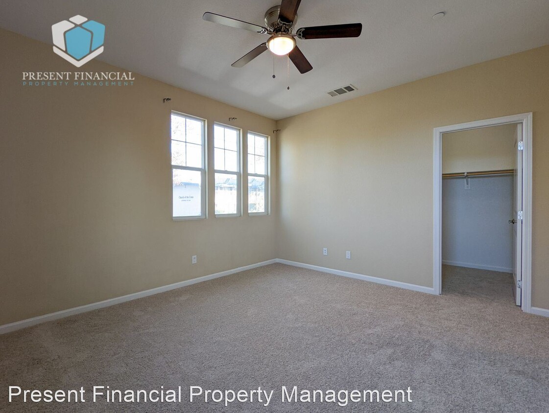 Foto principal - 4 br, 2.5 bath House - 355 B St.
