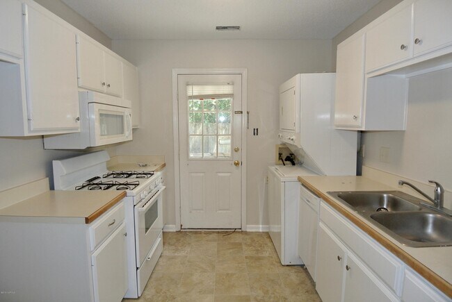 Foto del edificio - 1212 Highland Ave