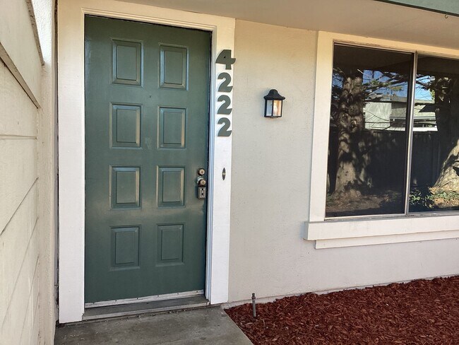 Foto del edificio - 4222 Topsail Ct