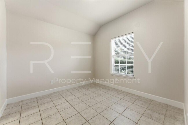 Building Photo - 356 Housefinch Loop