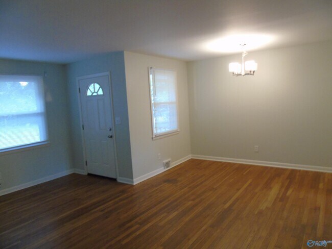 Foto del edificio - 704 Graycroft Dr SW