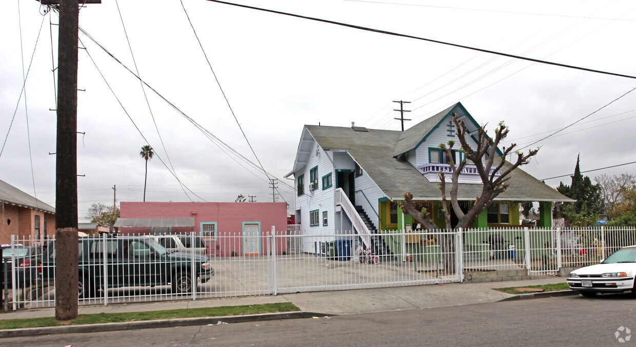 Building Photo - 600 E 27th St