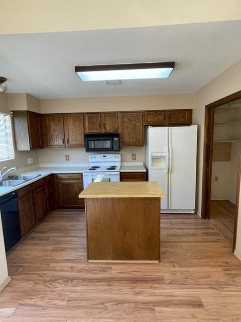 Building Photo - 10213 Las Casitas St NE