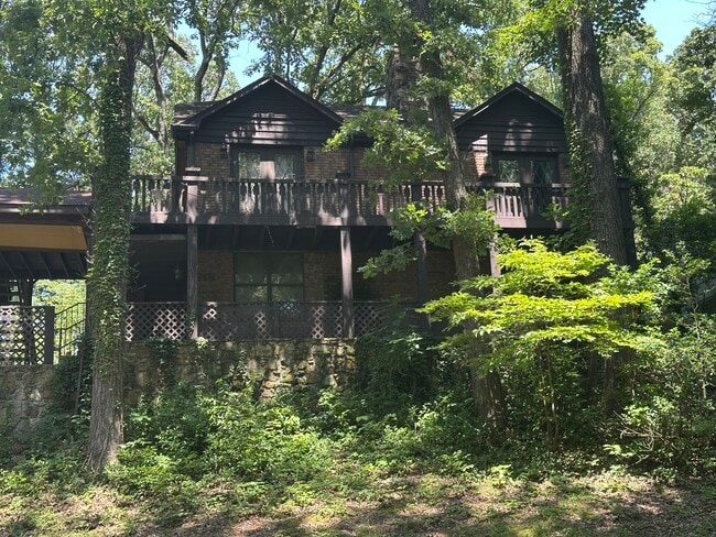 Building Photo - 618 W Lelia St