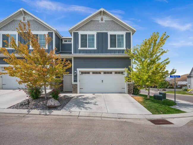 Building Photo - 3 Bedroom/2.5 Bathroom Townhouse in Lehi