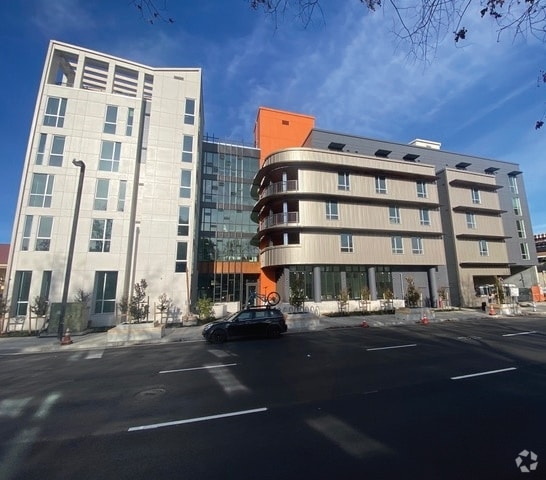 Building Photo - Luna Vista
