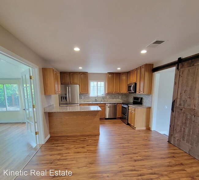 Foto del edificio - 3 br, 2 bath House - 2037 Southwood Dr.