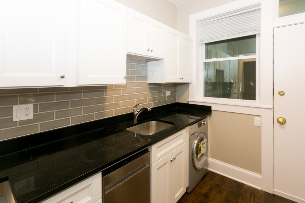 Foto principal - 4706 N Racine Ave