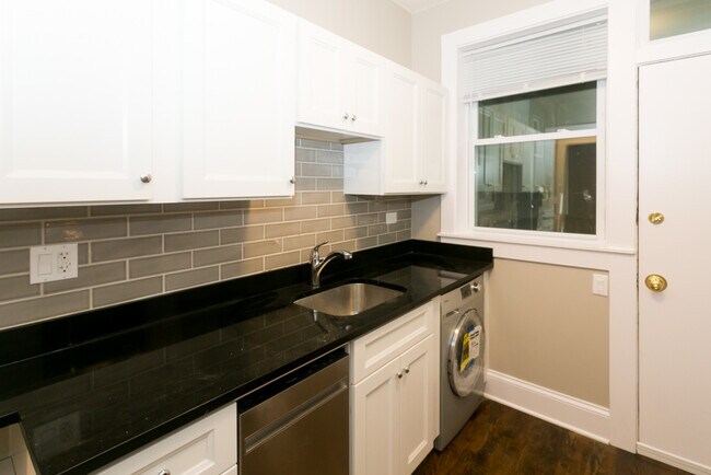 Building Photo - 4706 N Racine Ave