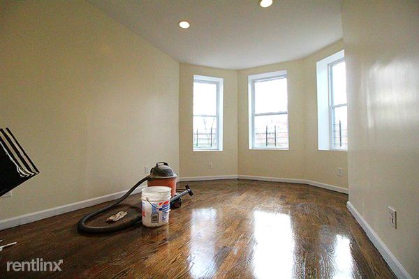 Building Photo - 462 Chauncey St