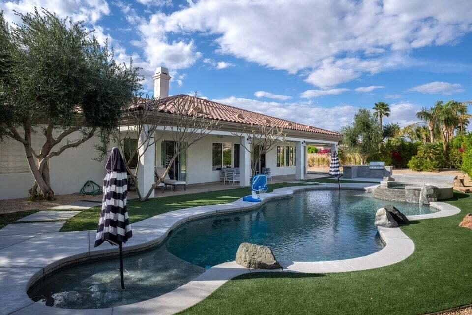 Primary Photo - 49392 Hohokam River St