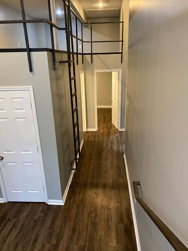 Foto del edificio - 108 W 6th St