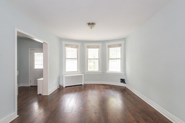Building Photo - 153 Laurel Ave